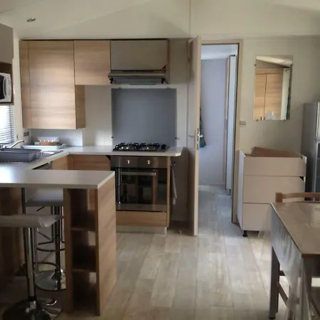 Sun Mobilhome مكان تخييم 4*